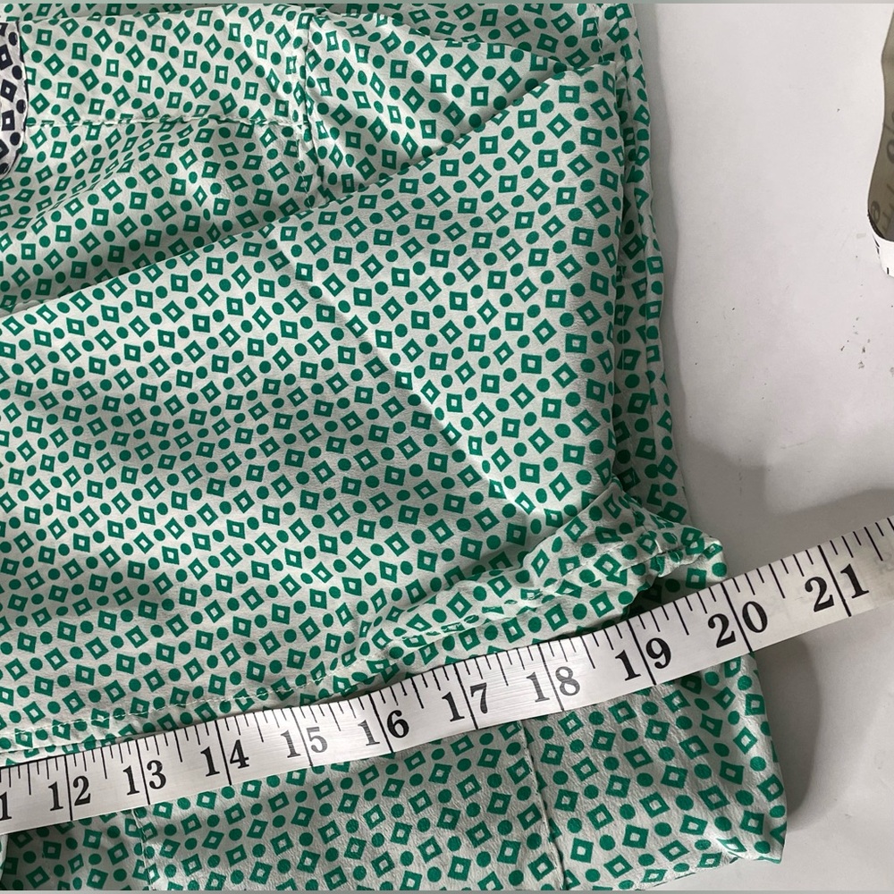 Equipment femme Silk Women’s Green Geometric Print Long Sleeve Button Sz M - Picture 9 of 9